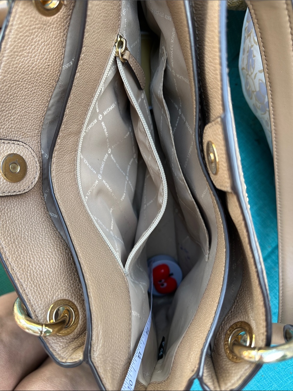 Michael Kors Caramel Brown Leather Shoulder Bag with Gold Accents - Picture 7 of 8